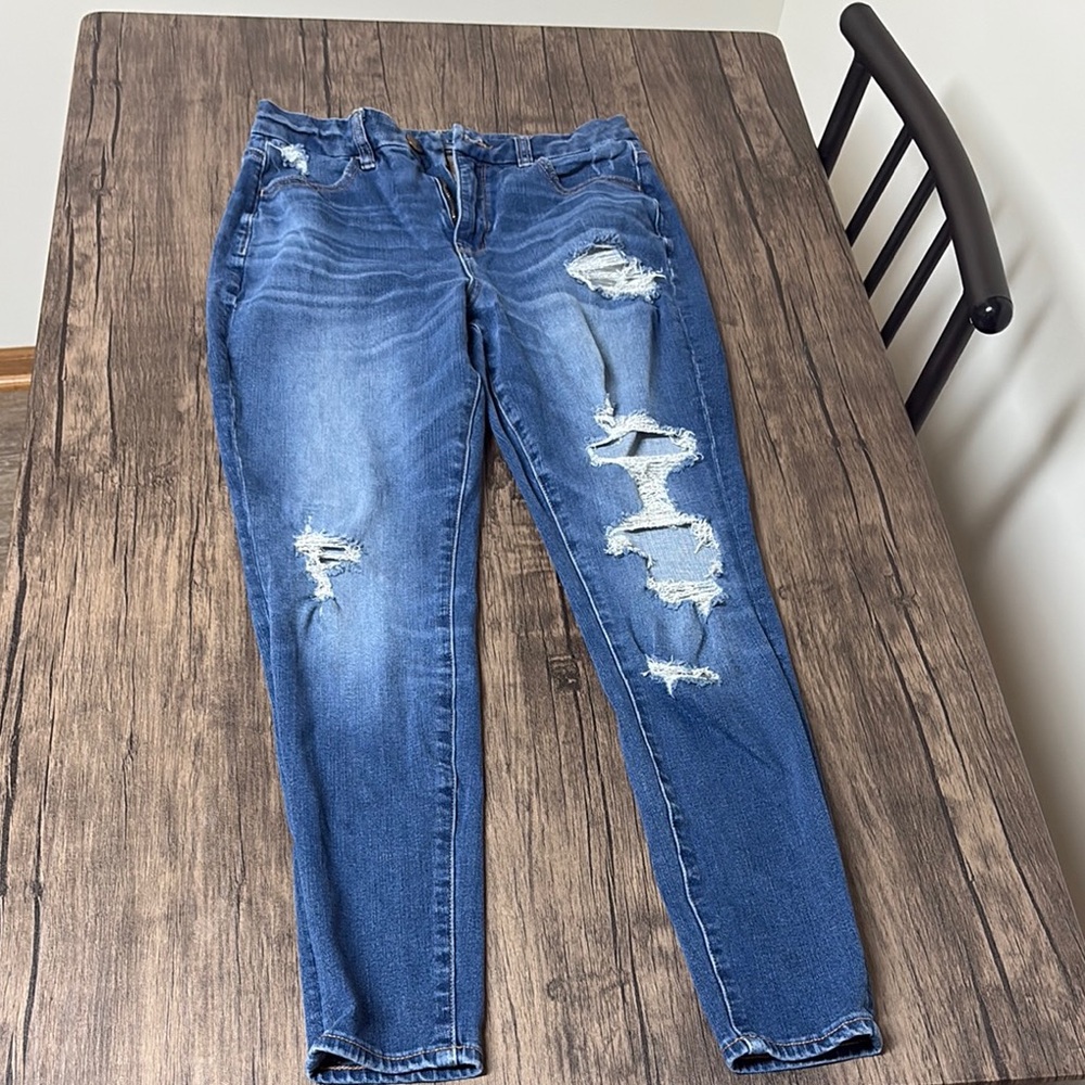 American Eagle Outfitters Ripped Blue Jeans